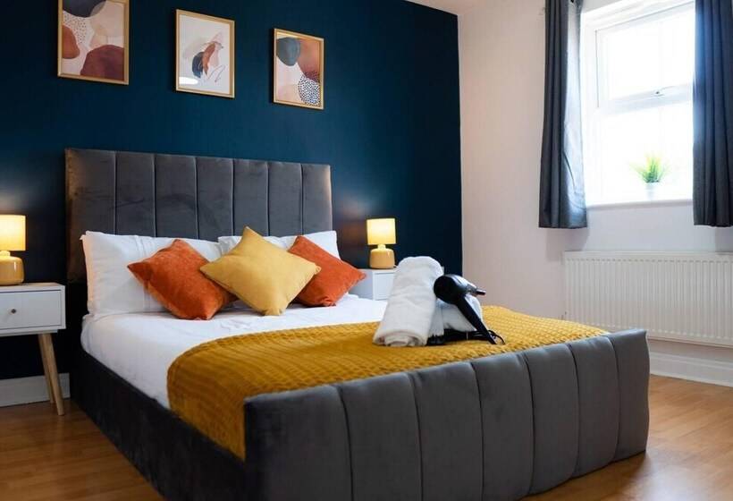 住所  Stunning 6 Bed House In Milton Keynes