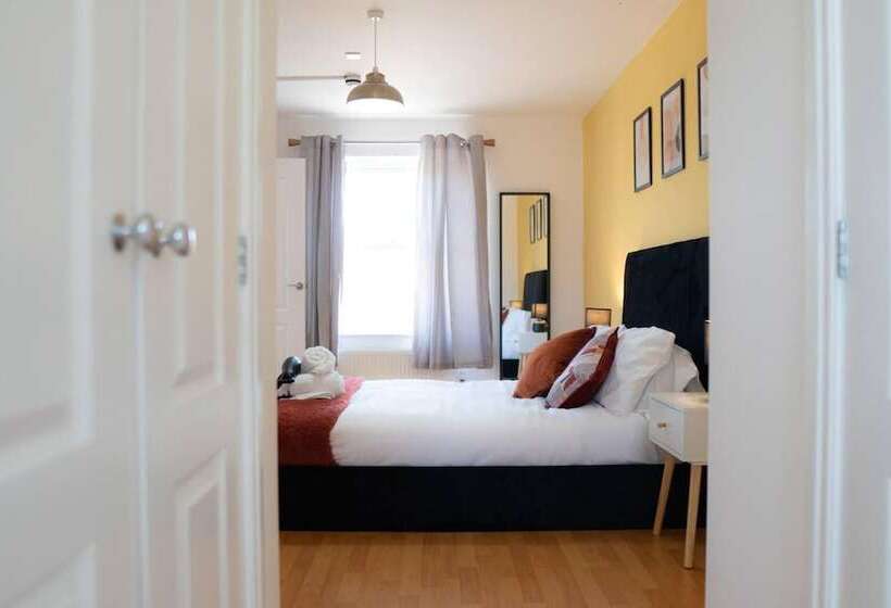 住所  Stunning 6 Bed House In Milton Keynes