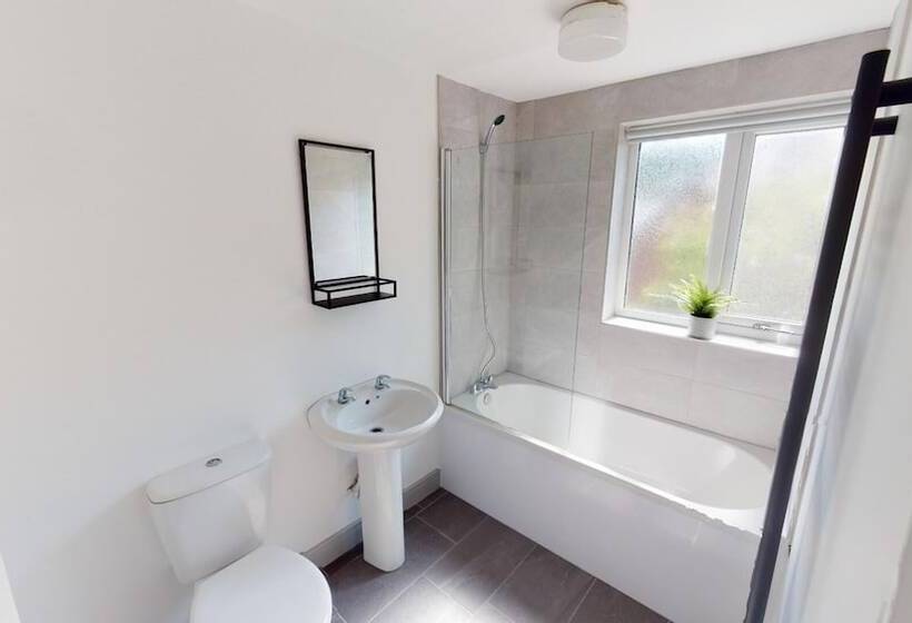 إقامة Stunning City Centre Uni Town House