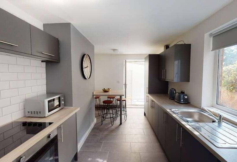 إقامة Stunning City Centre Uni Town House