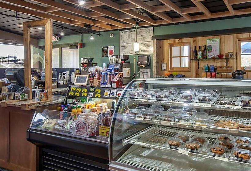 리조트 Christmas Mountain Campground