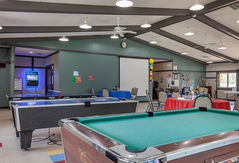 리조트 Christmas Mountain Campground