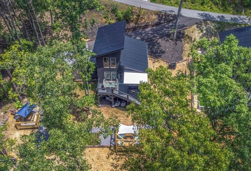 Smokies Modern Escape