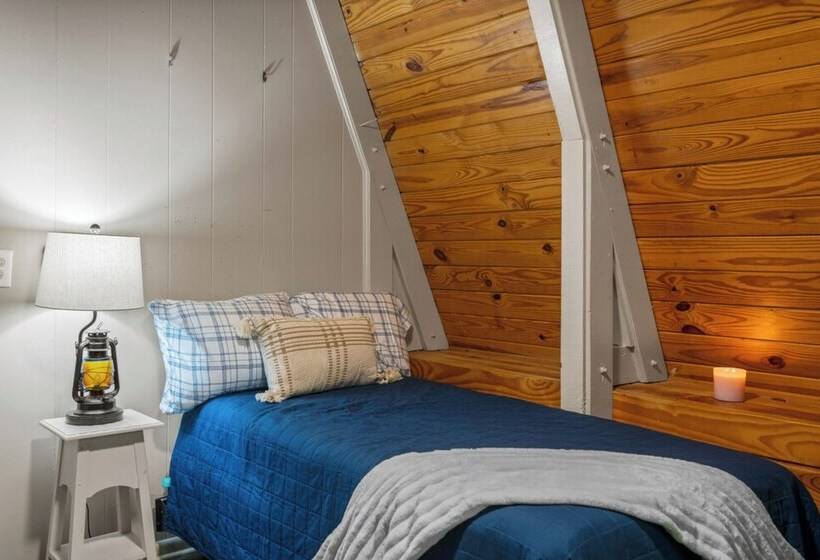 Sugar Bear Cabin With Hot Tub