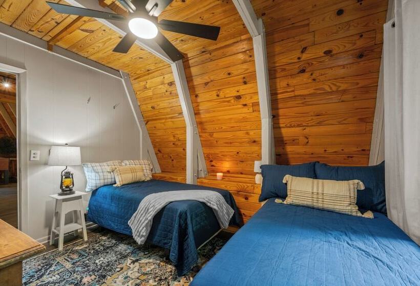 Sugar Bear Cabin With Hot Tub