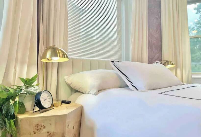 The Elliott Hotel At Highland Park