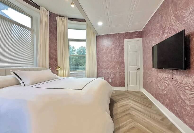 The Elliott Hotel At Highland Park