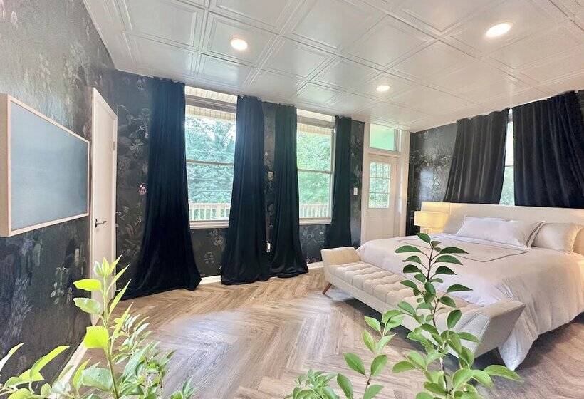 The Elliott Hotel At Highland Park