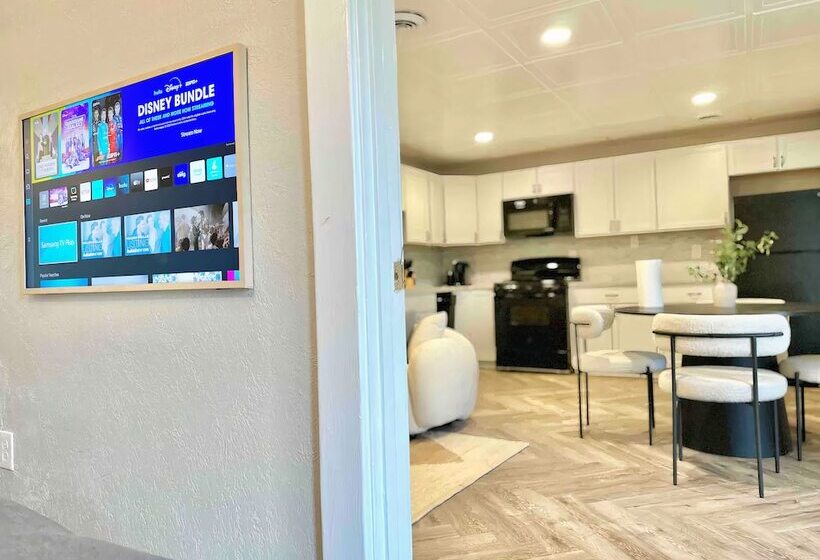 The Elliott Hotel At Highland Park