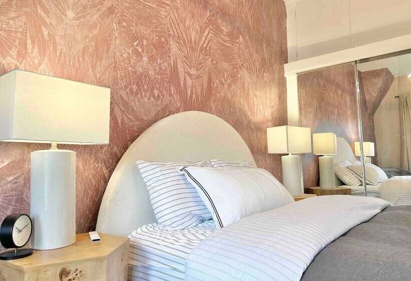 The Elliott Hotel At Highland Park