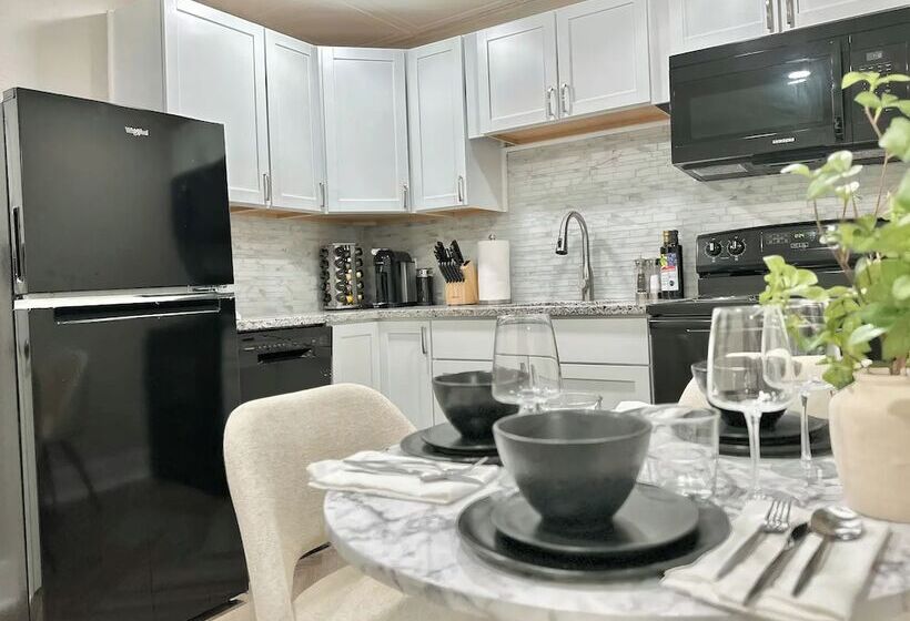 The Elliott Hotel At Highland Park