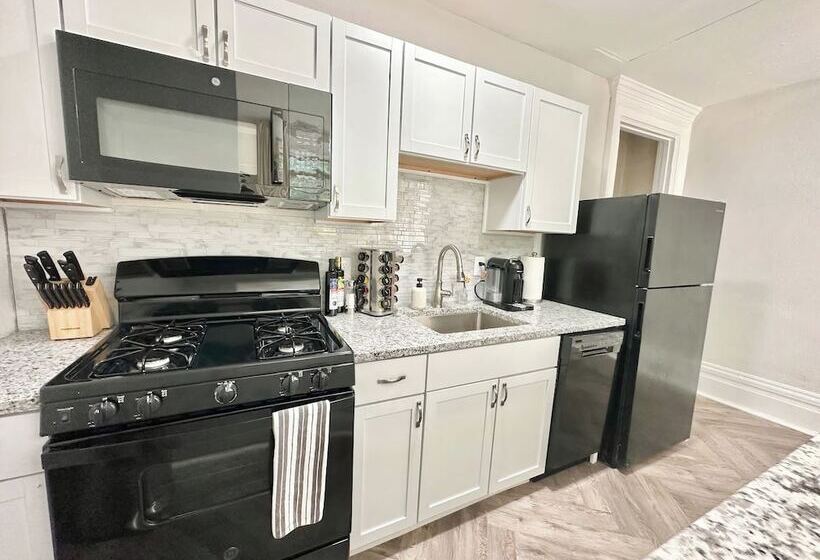 The Elliott Hotel At Highland Park