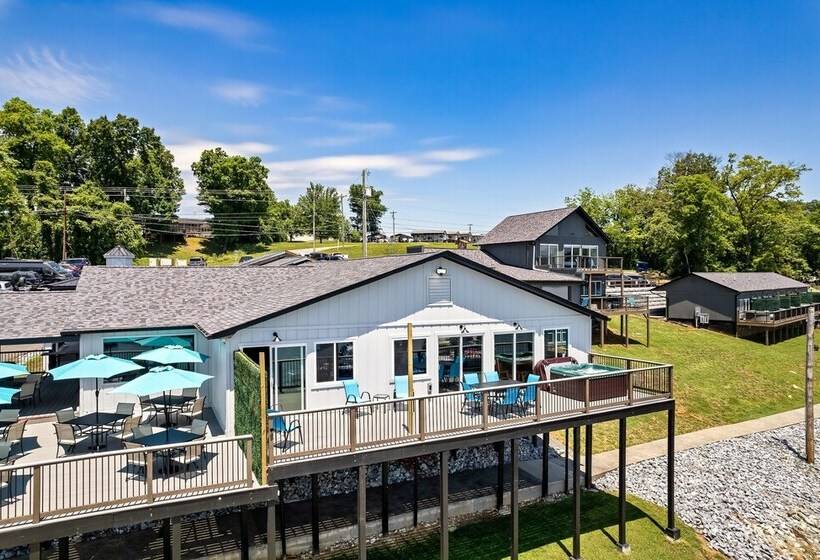 The Lodge At Lakeside