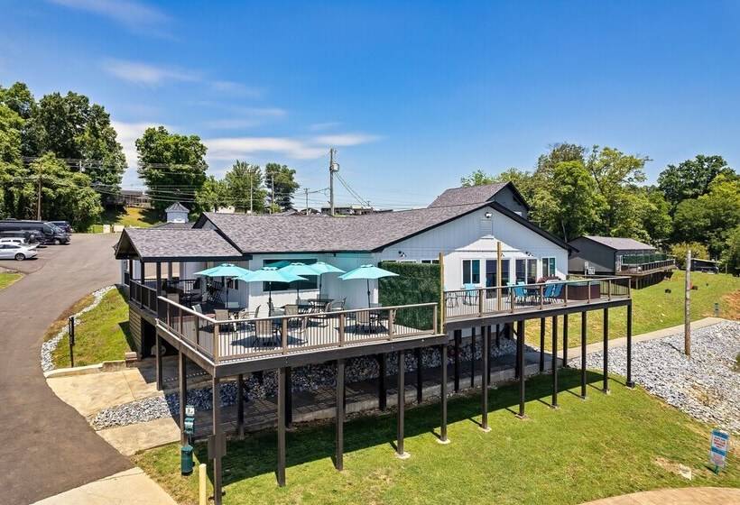 The Lodge At Lakeside