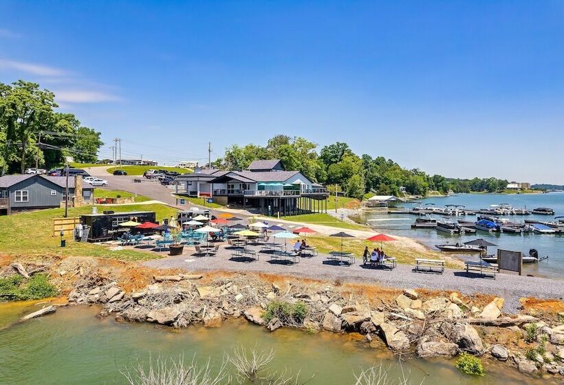 The Lodge At Lakeside