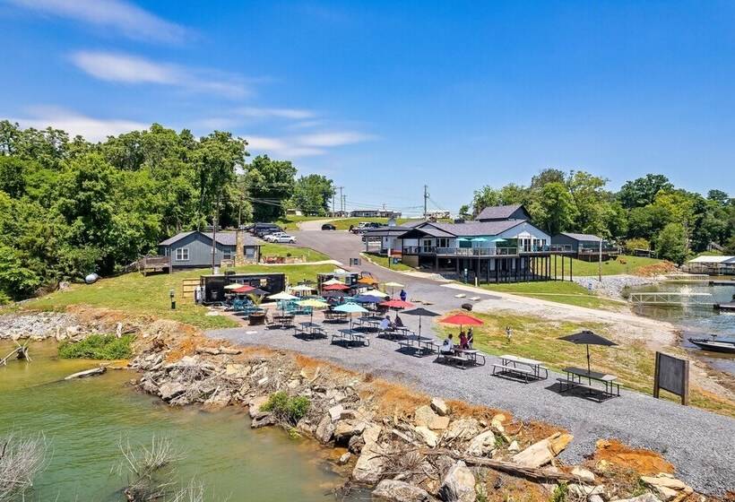 The Lodge At Lakeside