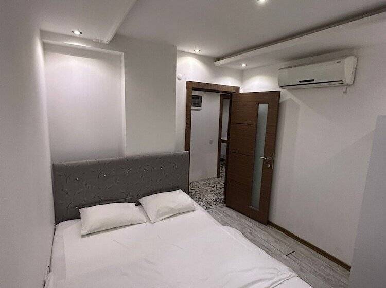 The Nar Suit & Apart