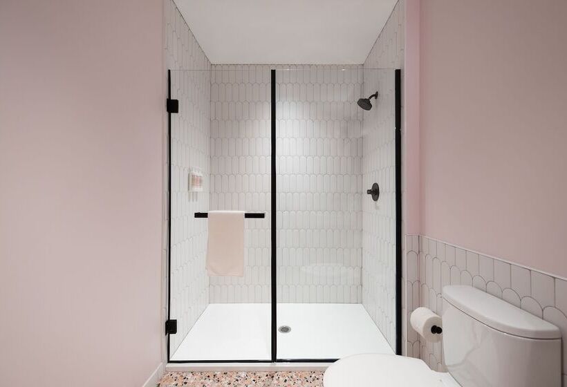 The Neighborhood Hotel Little Italy