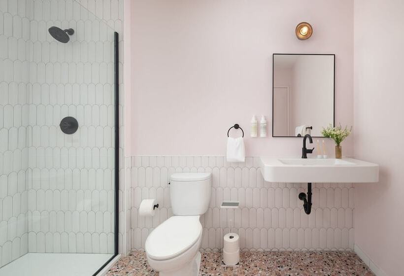 The Neighborhood Hotel Little Italy