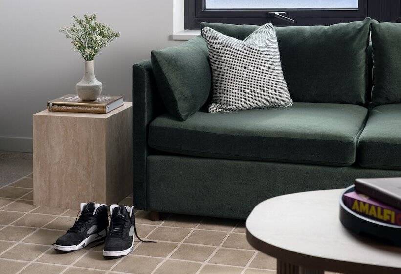 The Neighborhood Hotel Little Italy