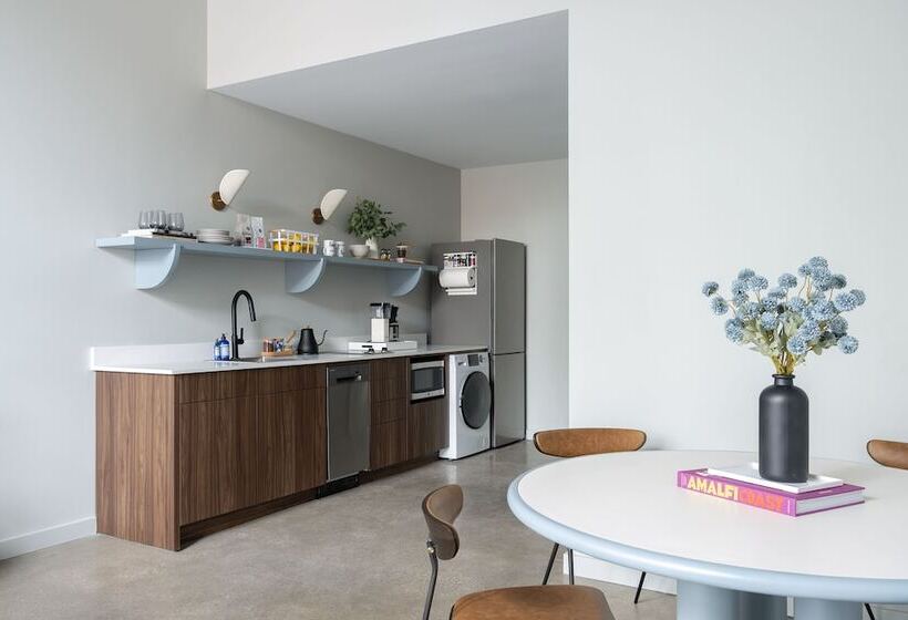 The Neighborhood Hotel Little Italy