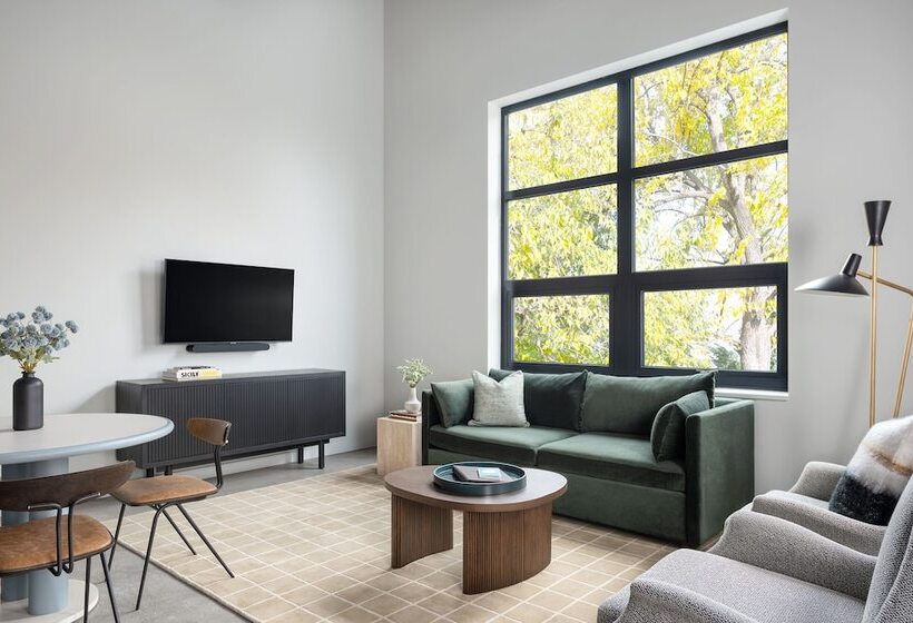 The Neighborhood Hotel Little Italy