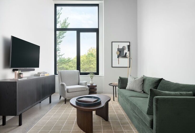 The Neighborhood Hotel Little Italy