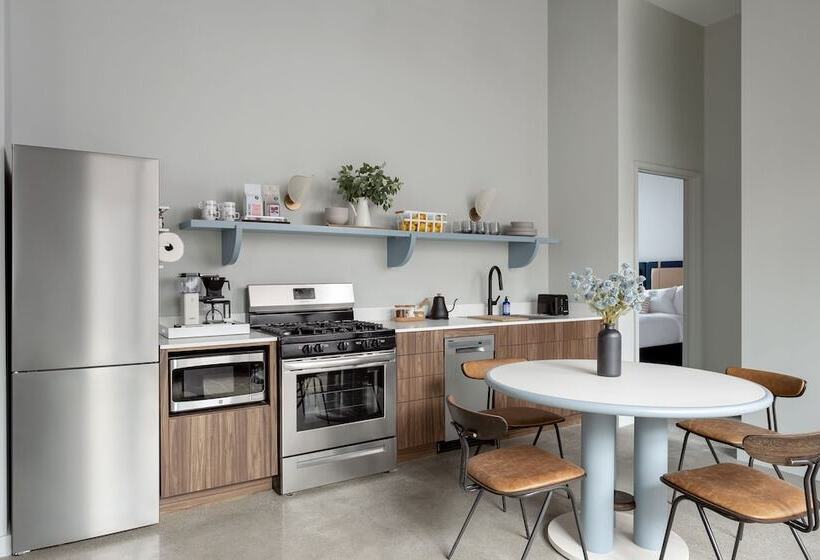 The Neighborhood Hotel Little Italy