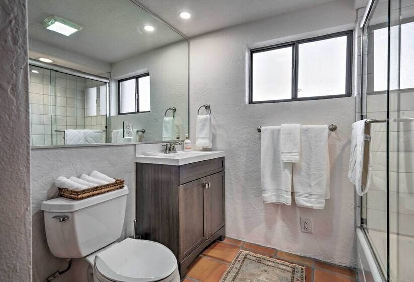 Adobe House W/ Patio   Walk To Dtwn Plaza & Shops!