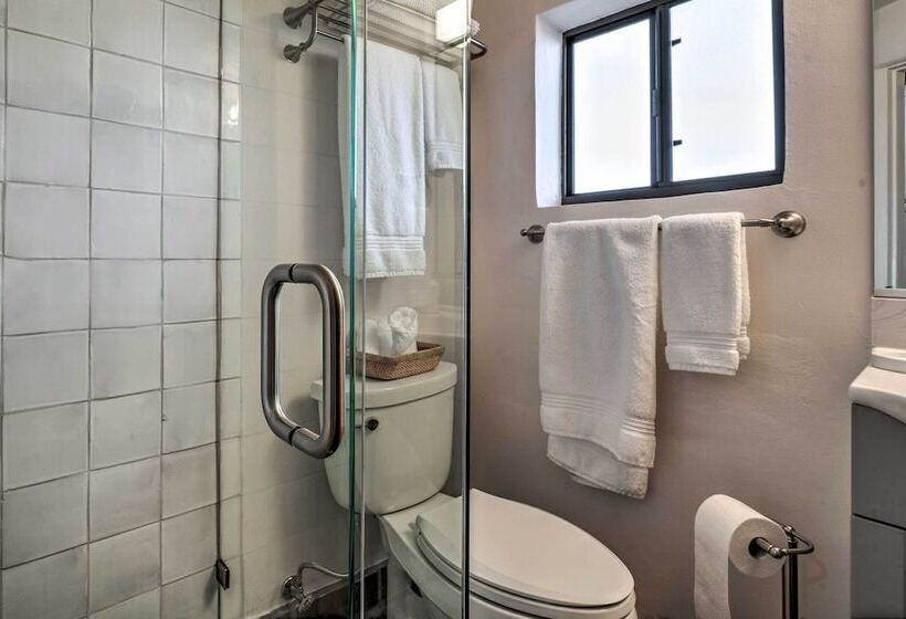 Adobe House W/ Patio   Walk To Dtwn Plaza & Shops!