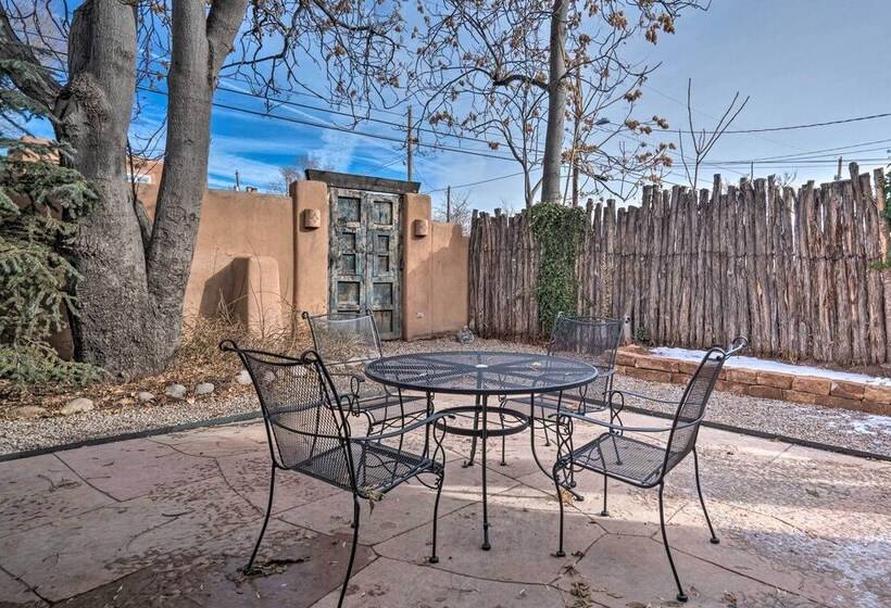 Adobe House W/ Patio   Walk To Dtwn Plaza & Shops!