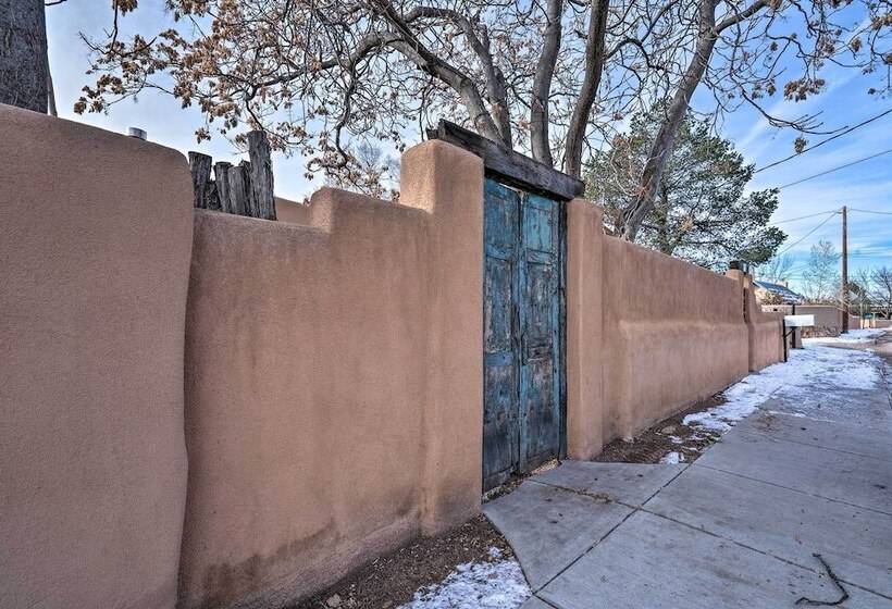 Adobe House W/ Patio   Walk To Dtwn Plaza & Shops!