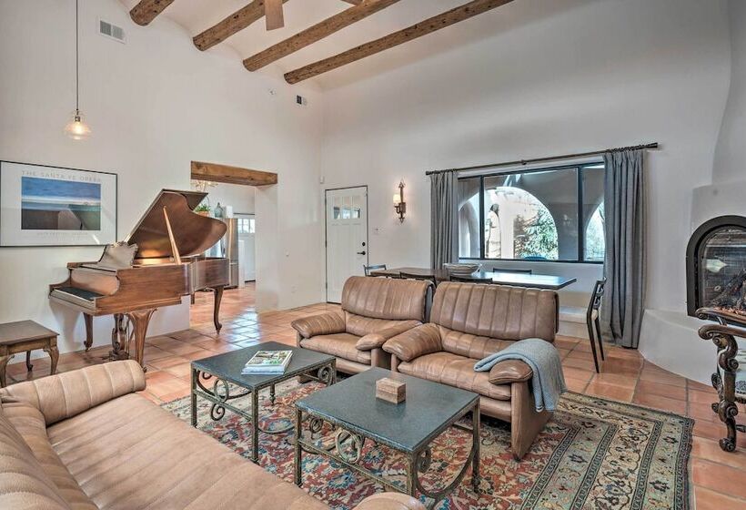 Adobe House W/ Patio   Walk To Dtwn Plaza & Shops!