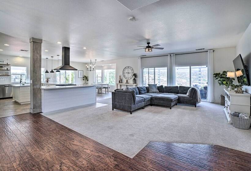 Beautiful Hemet Home: Large Patio & Mtn Views!