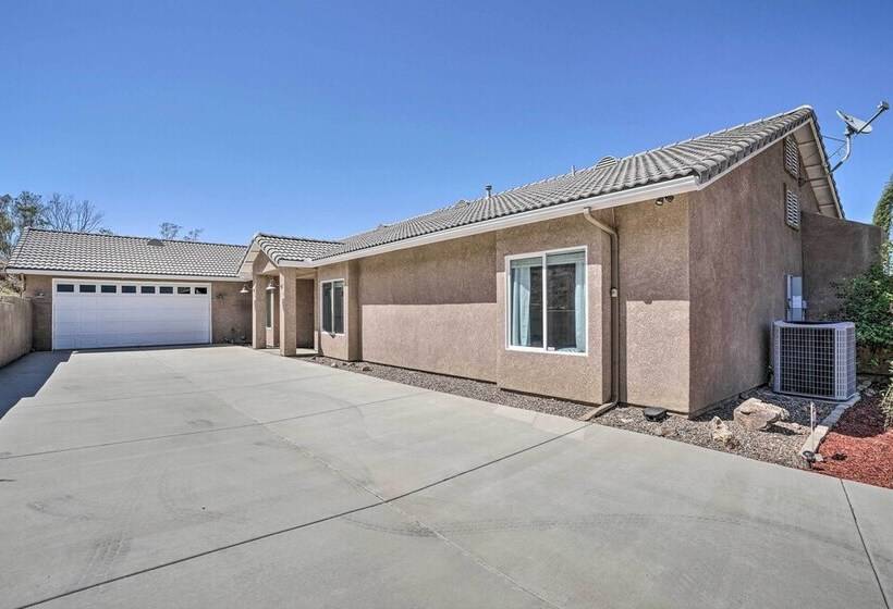 Beautiful Hemet Home: Large Patio & Mtn Views!