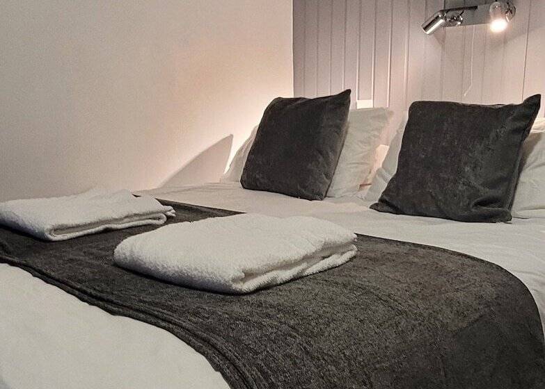 Bed and Breakfast Insh Hall