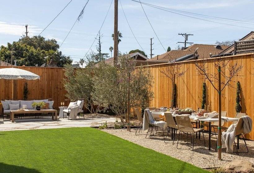 تختخواب و صبحانه The Craft House Inn