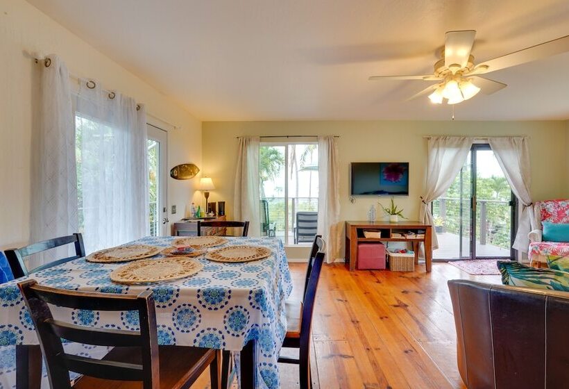 Breezy Kailua Kona Bungalow W/ Lanai & Ocean View!
