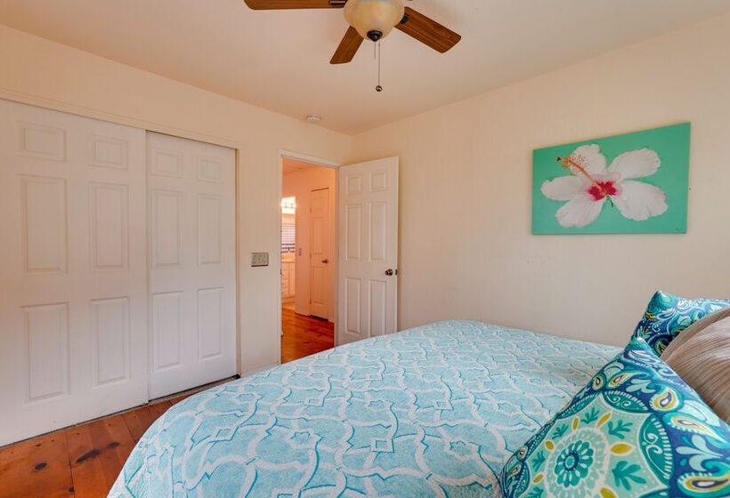 Breezy Kailua Kona Bungalow W/ Lanai & Ocean View!