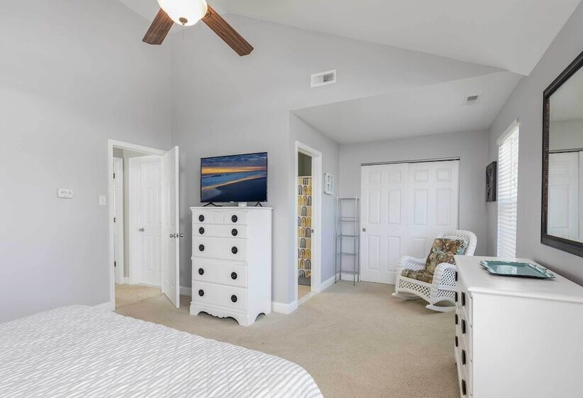 Breezy Ocean City Home: Walk To Beach + Boardwalk!