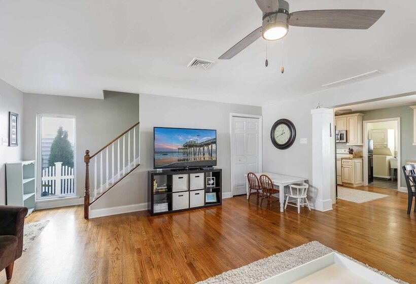 Breezy Ocean City Home: Walk To Beach + Boardwalk!
