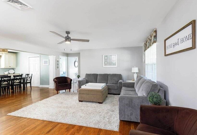 Breezy Ocean City Home: Walk To Beach + Boardwalk!