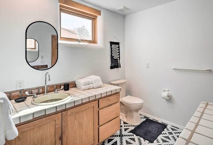 Casa Al Reves Pueblo Style House With Views!