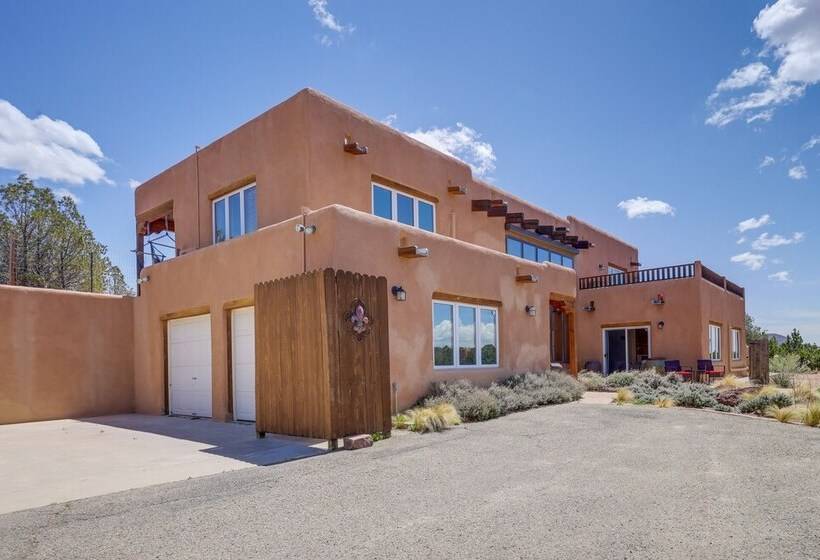 Casa Al Reves Pueblo Style House With Views!