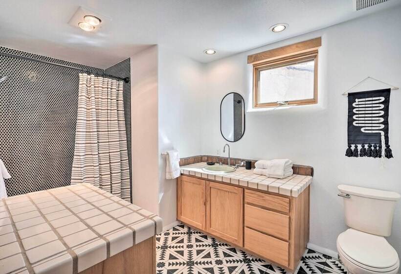 Casa Al Reves Pueblo Style House With Views!