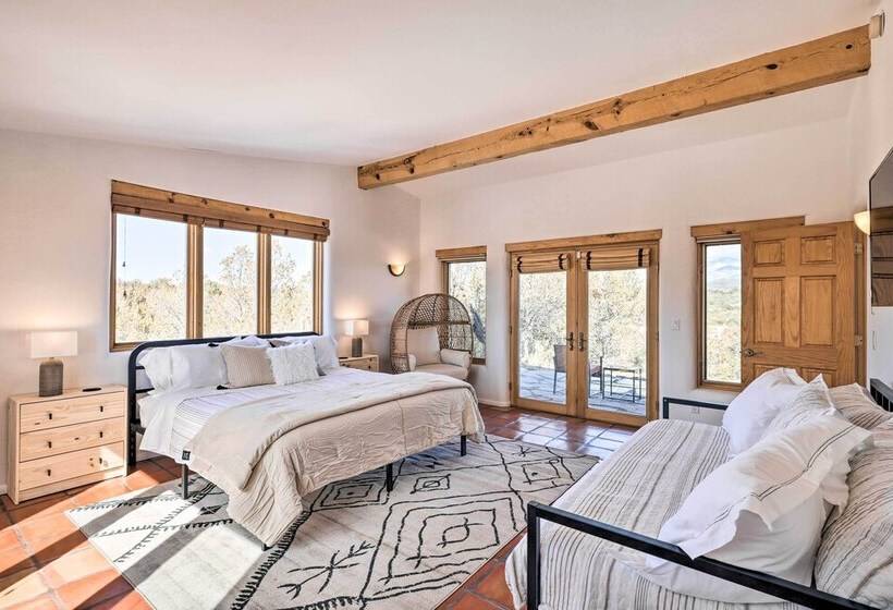 Casa Al Reves Pueblo Style House With Views!