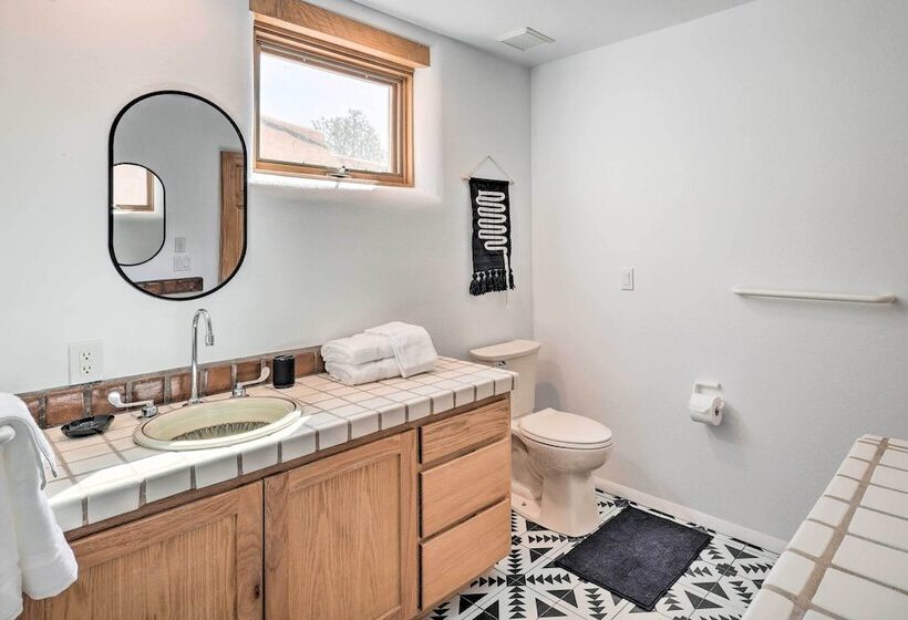 Casa Al Reves Pueblo Style House With Views!