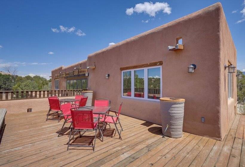 Casa Al Reves Pueblo Style House With Views!