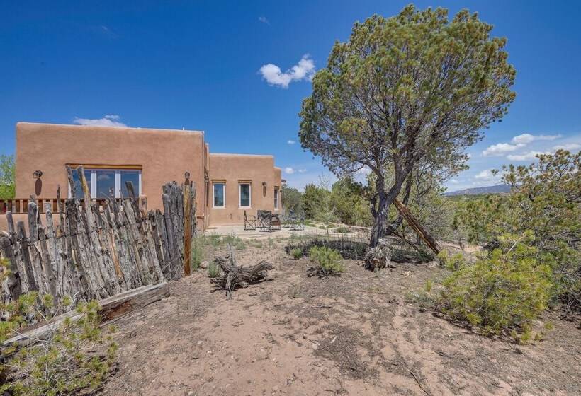 Casa Al Reves Pueblo Style House With Views!
