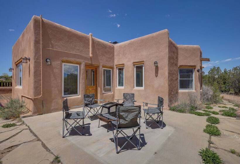 Casa Al Reves Pueblo Style House With Views!